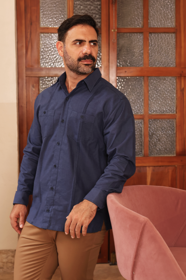 Guayabera Corte Clasico Azul Marino Manga Larga Con Alforza Textura Lino Para Hombre